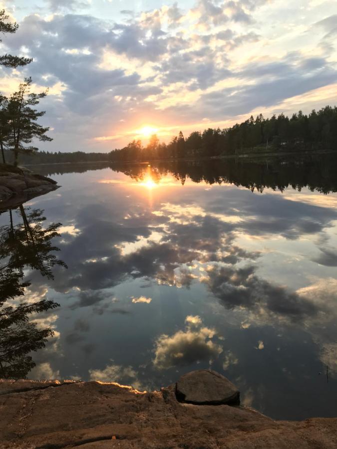 Bjoersjoeas Vildmark - Small Camping Cabin Close To Nature Olofstorp Eksteriør bilde