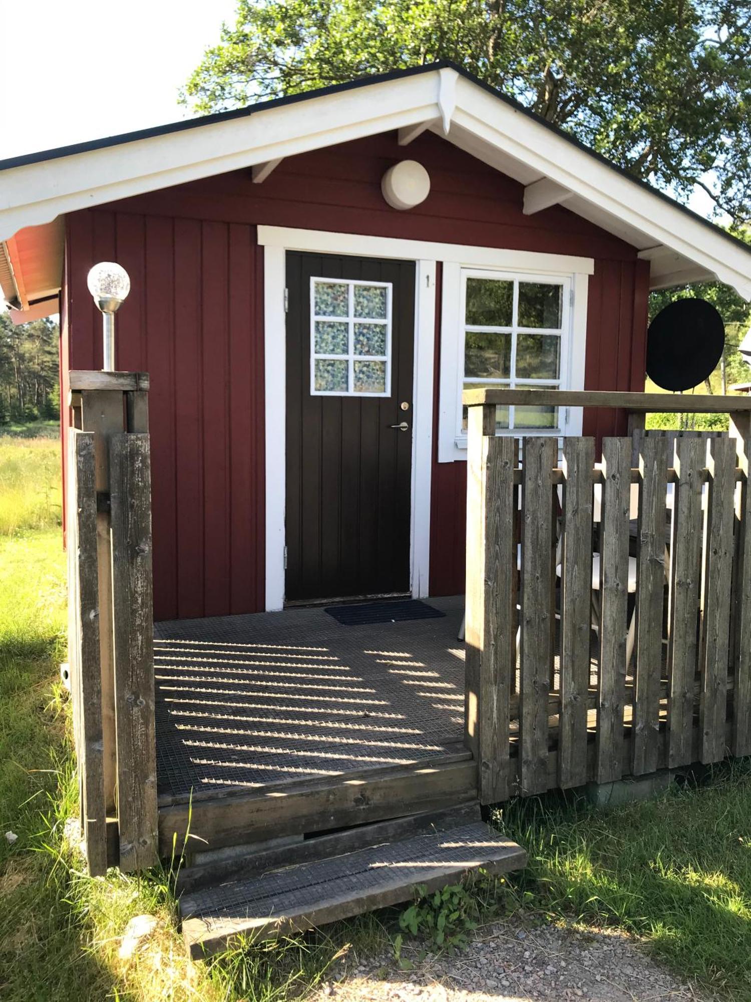 Bjoersjoeas Vildmark - Small Camping Cabin Close To Nature Olofstorp Eksteriør bilde